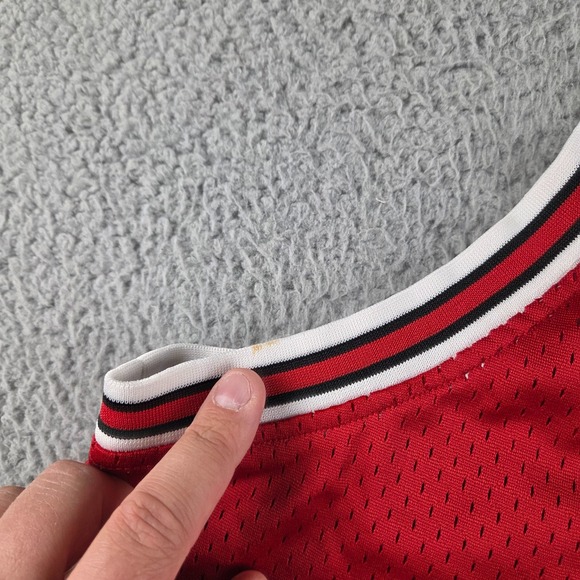 Vintage Adidas Chicago Bulls Ben Wallace #3 Jersey Men XL L + 2 Red Stitched NBA - Picture 5 of 10